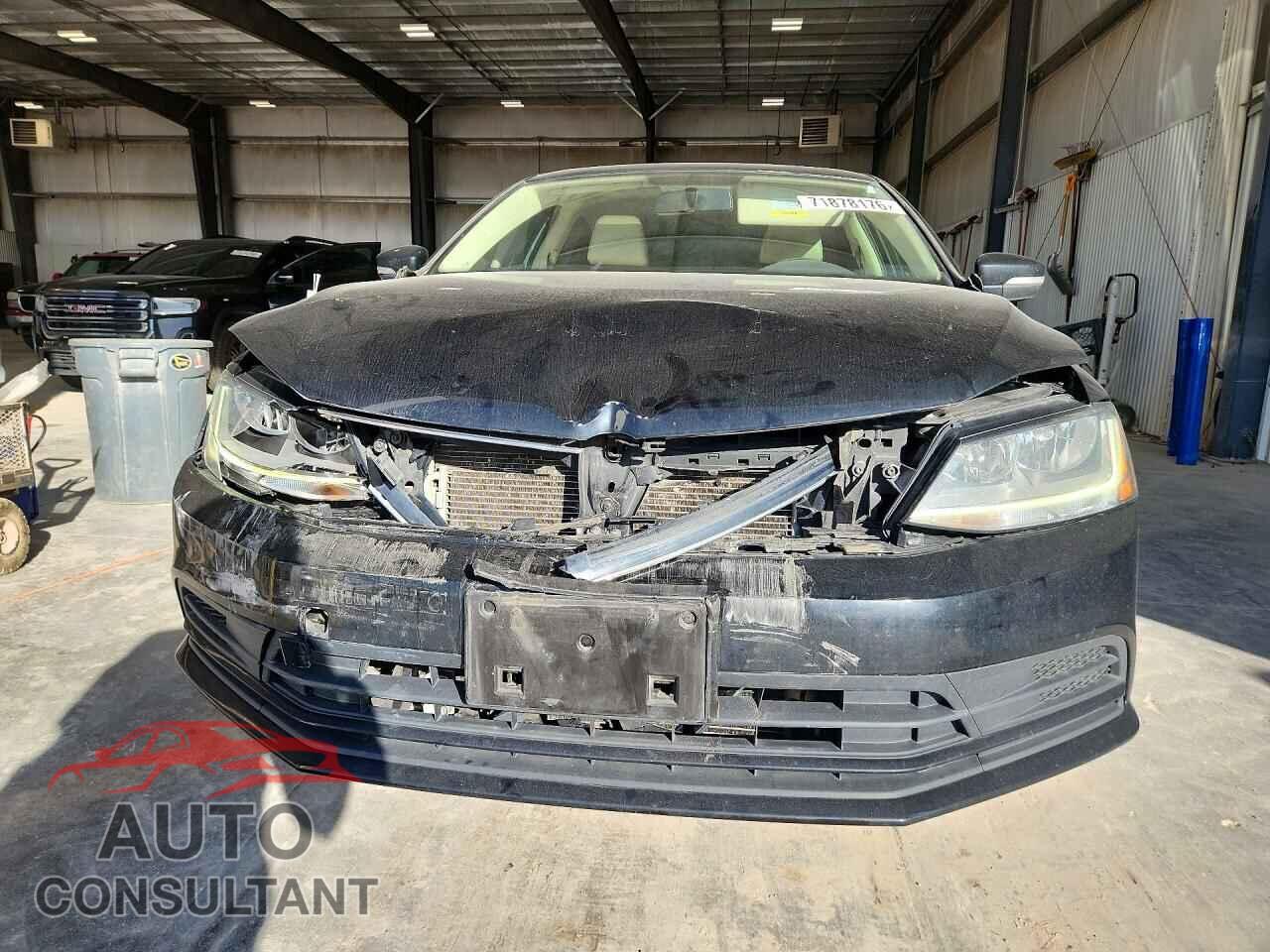 VOLKSWAGEN JETTA 2017 - 3VWDB7AJXHM240268
