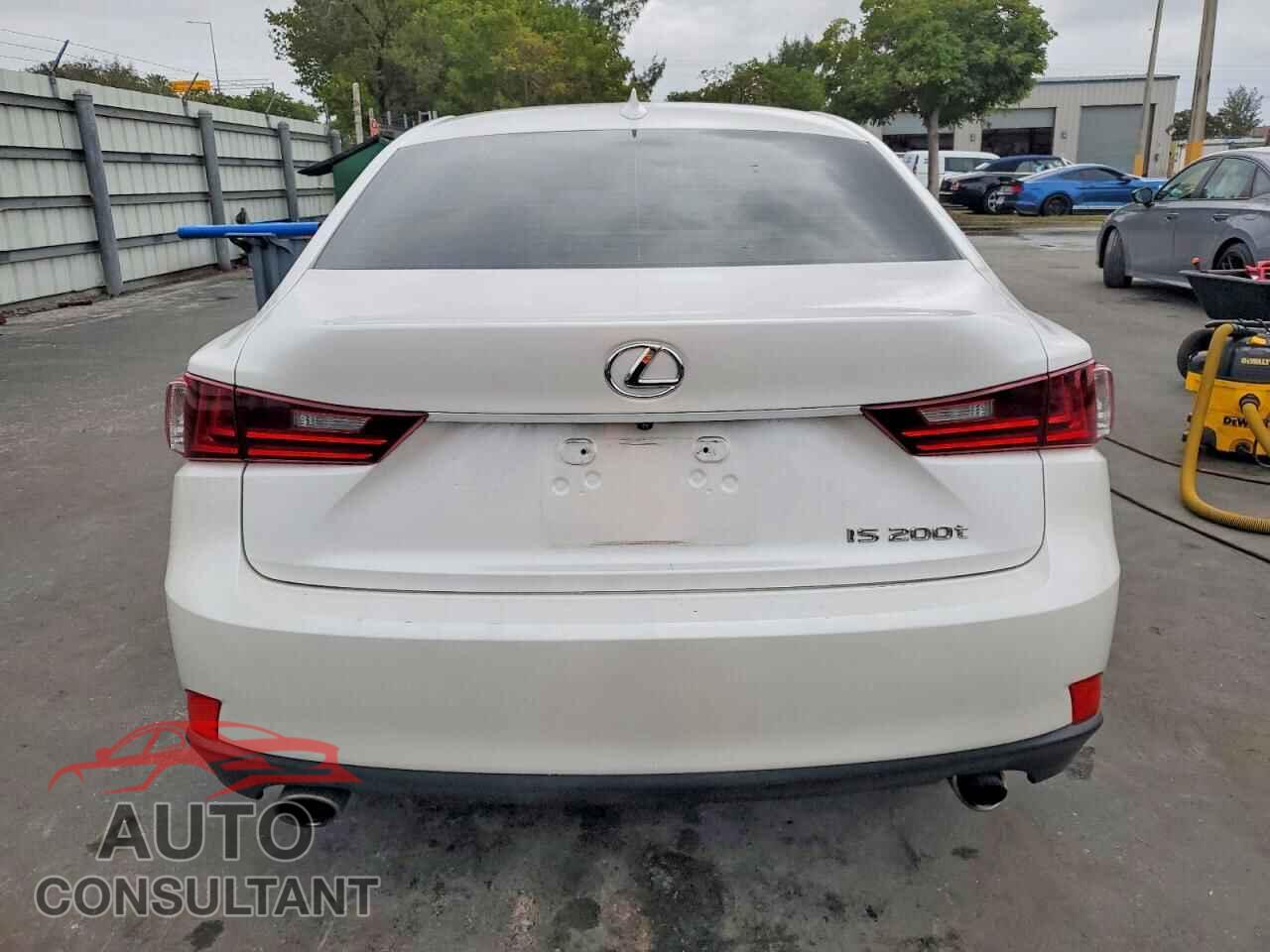 LEXUS IS 2016 - JTHBA1D26G5014665