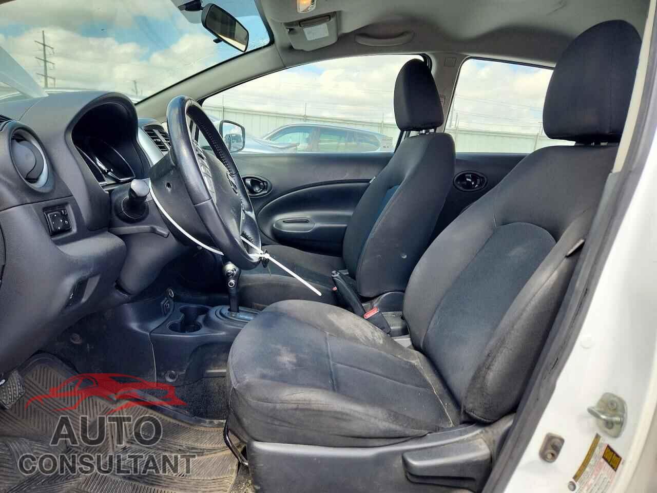 NISSAN VERSA 2019 - 3N1CE2CP3KL356700