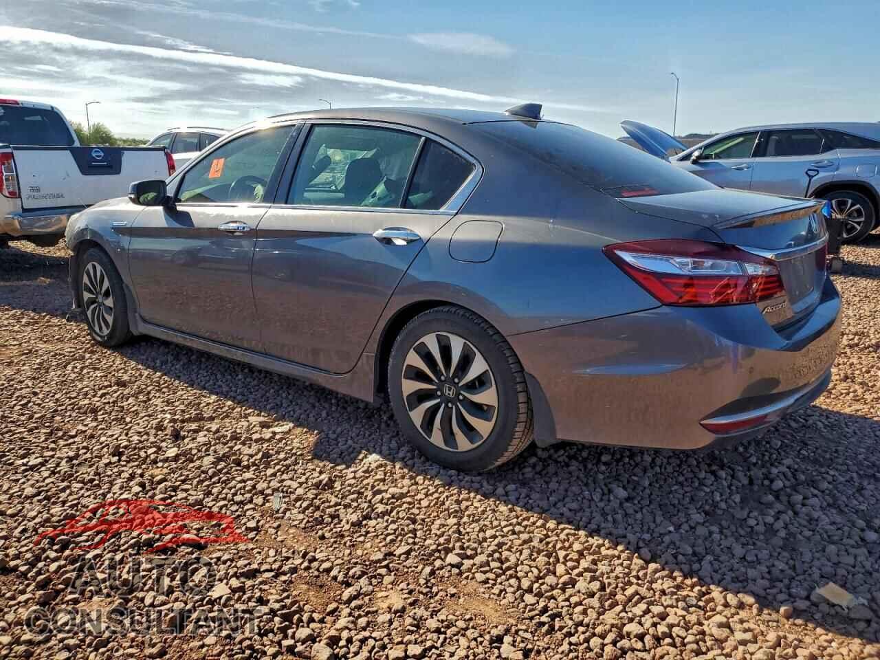 HONDA ACCORD 2017 - JHMCR6F75HC027732