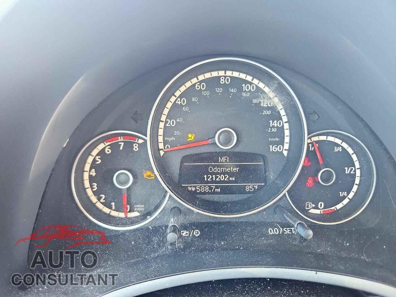 VOLKSWAGEN BEETLE 2013 - 3VWJP7AT1DM693064
