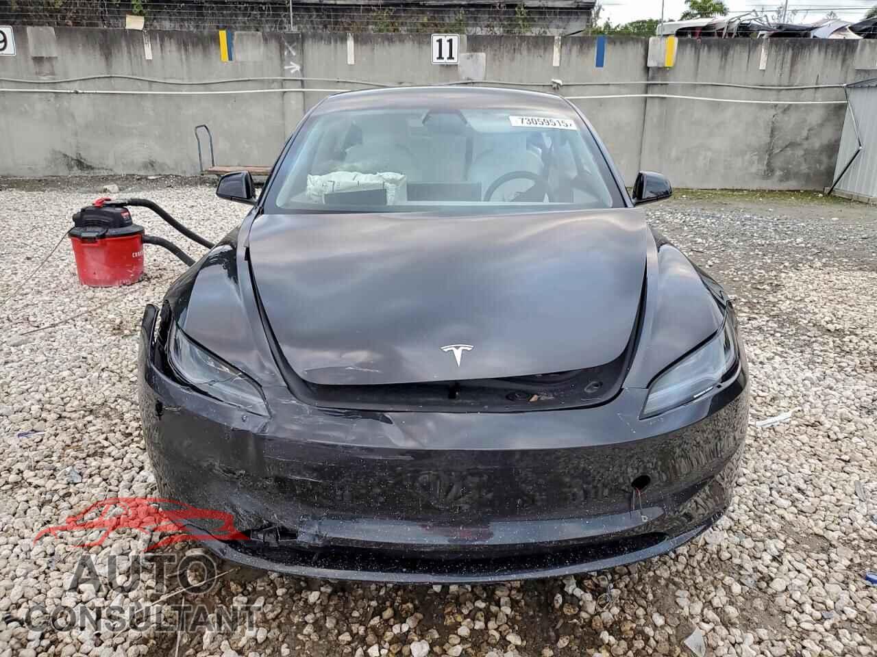 TESLA MODEL 3 2024 - 5YJ3E1EA9RF859558