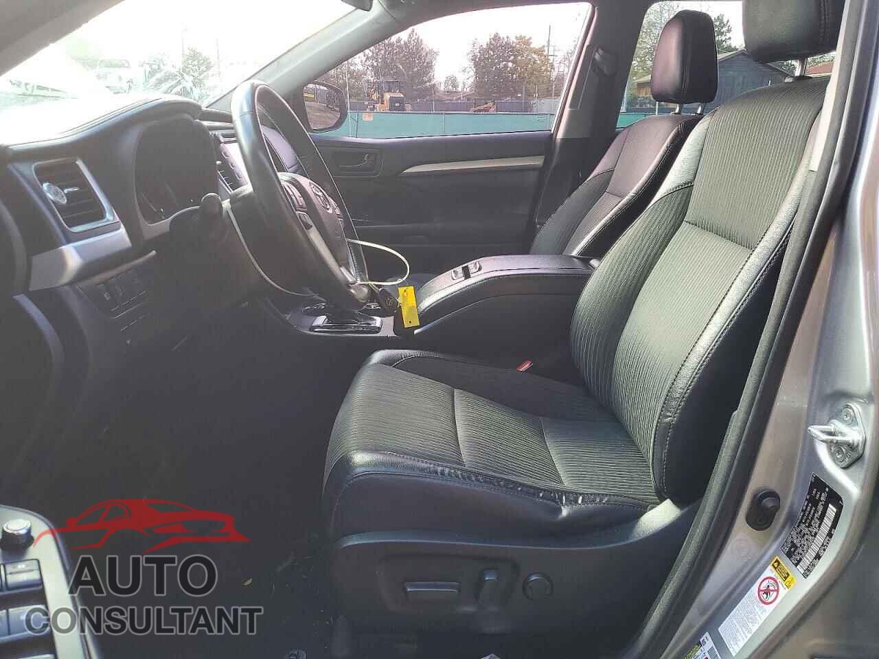 TOYOTA HIGHLANDER 2018 - 5TDBZRFH1JS828458