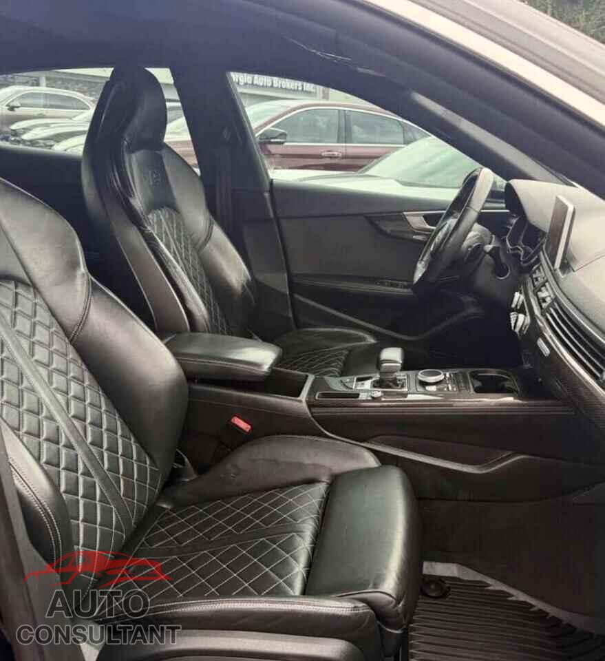 AUDI S5/RS5 2018 - WAUB4CF51JA132100