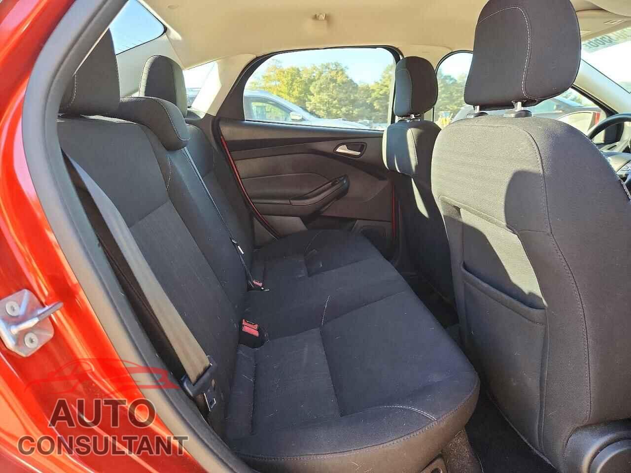 FORD FOCUS 2018 - 1FADP3FE2JL238889