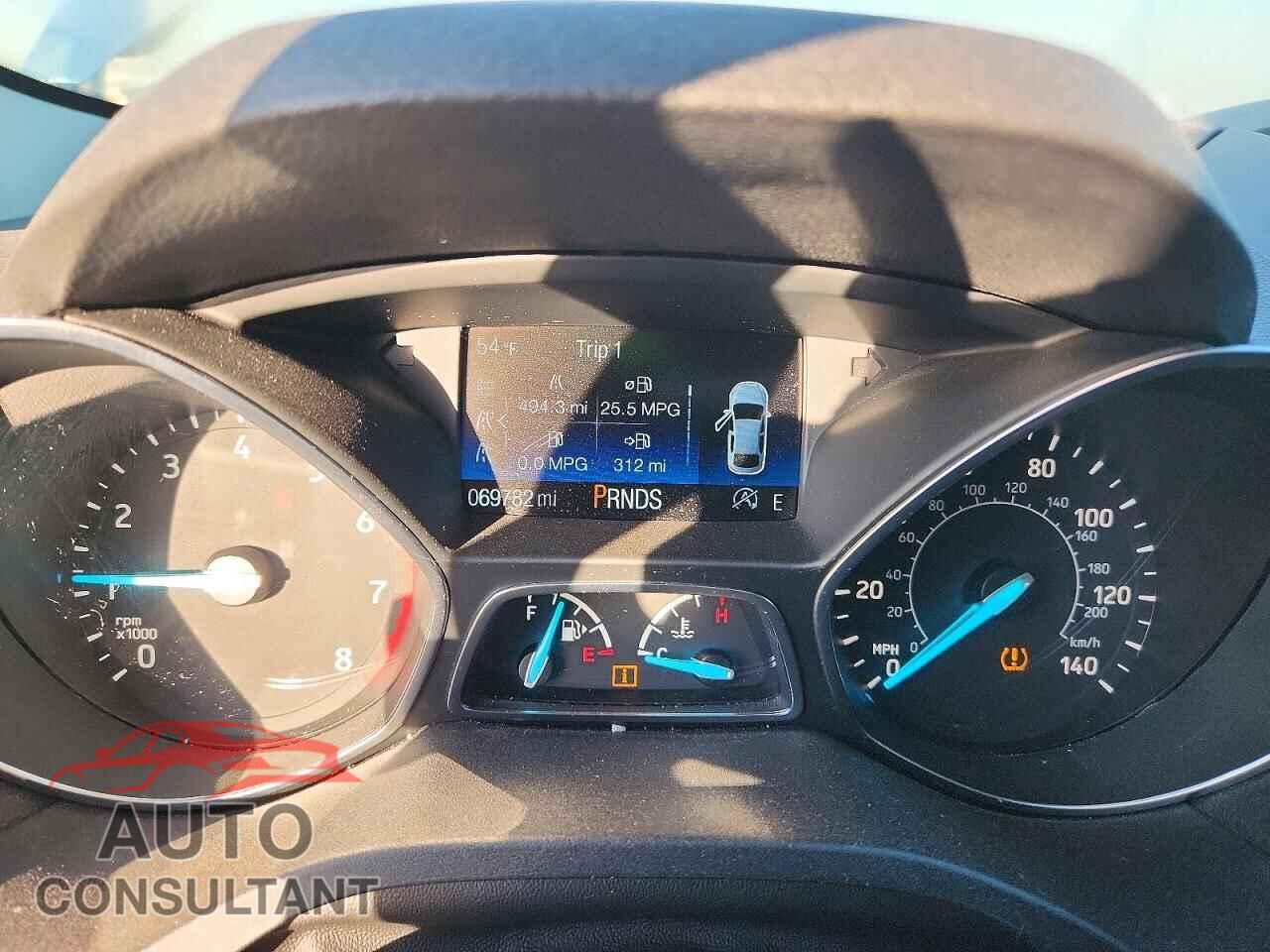 FORD ESCAPE 2017 - 1FMCU9GD2HUE90102