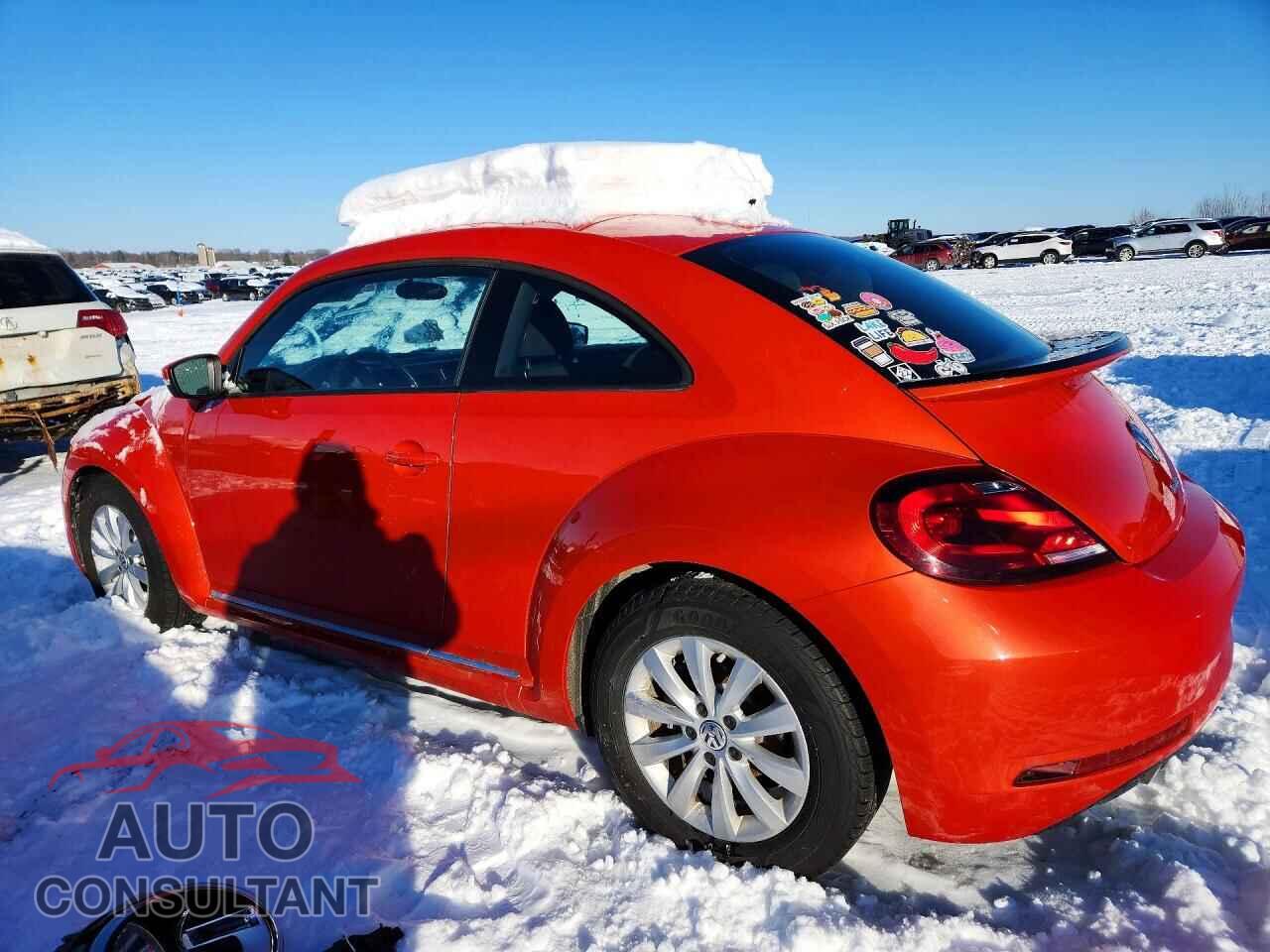 VOLKSWAGEN BEETLE 2019 - 3VWFD7AT3KM719501