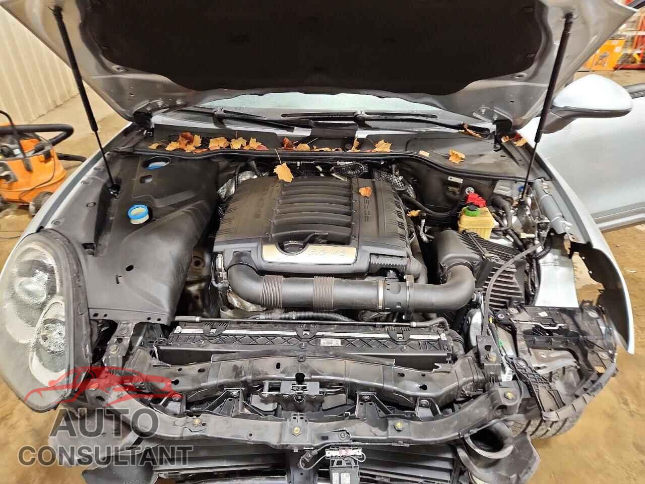 PORSCHE CAYENNE 2018 - WP1AA2A25JKA04790