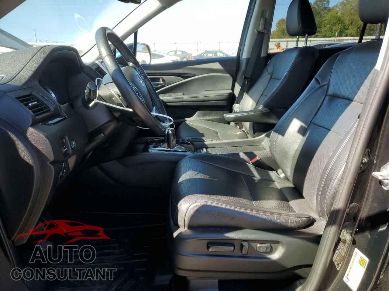 HONDA PILOT 2017 - 5FNYF6H00HB096105