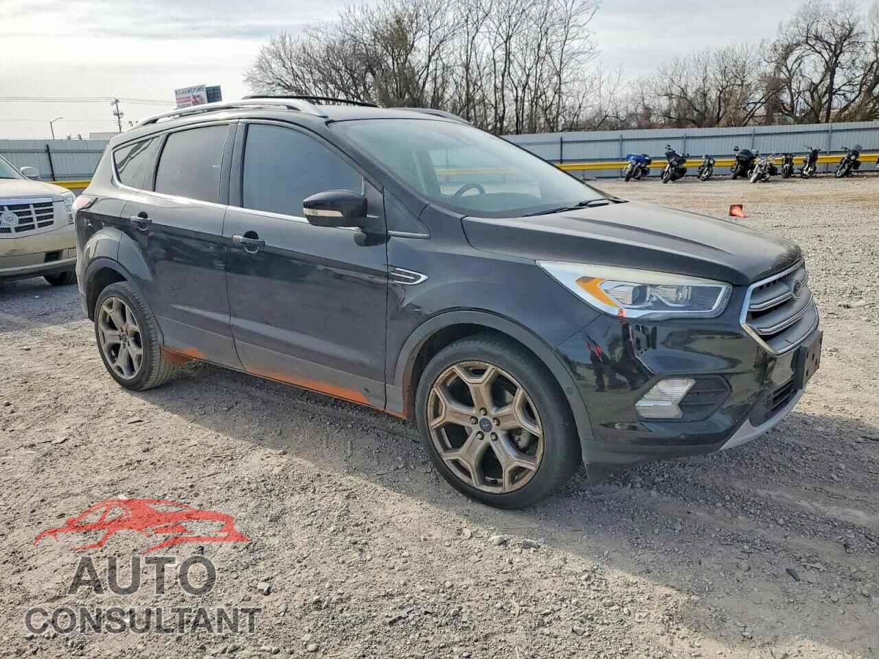 FORD ESCAPE 2017 - 1FMCU0JD2HUA27087
