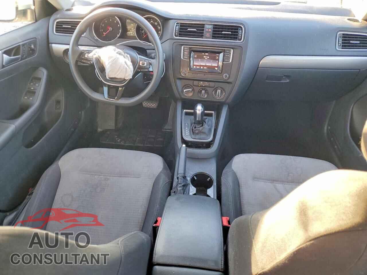 VOLKSWAGEN JETTA 2017 - 3VW2B7AJ5HM415081
