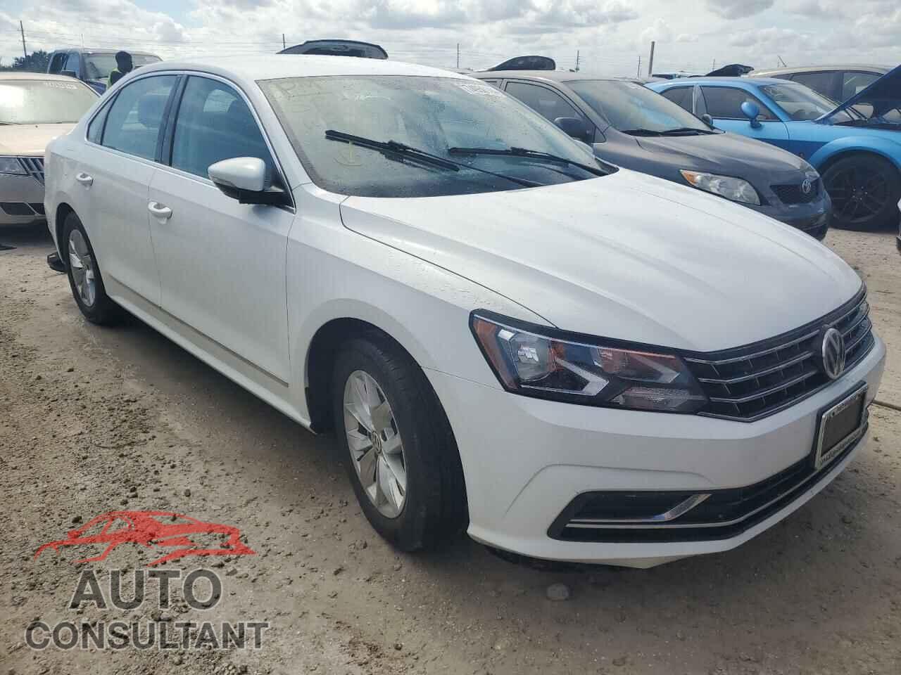 VOLKSWAGEN PASSAT 2017 - 1VWAT7A32HC056817