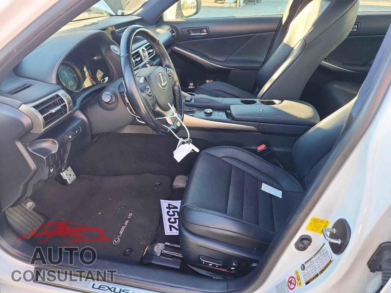 LEXUS IS 2016 - JTHBA1D22G5037165