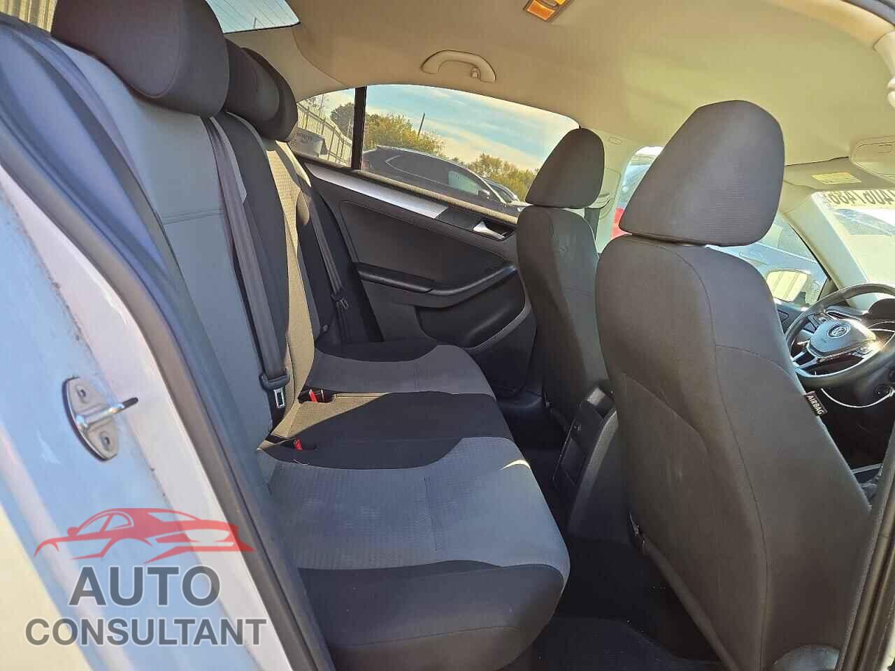 VOLKSWAGEN JETTA 2017 - 3VW2B7AJ8HM319283