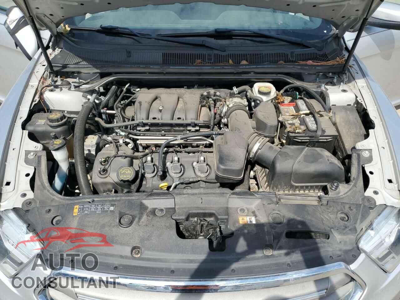FORD TAURUS 2018 - 1FAHP2E83JG111133