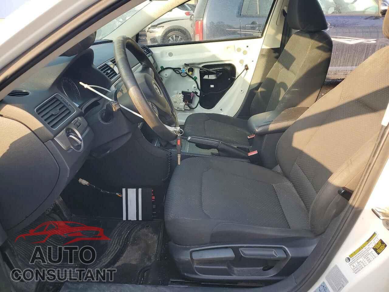 VOLKSWAGEN PASSAT 2015 - 1VWAT7A30FC042380