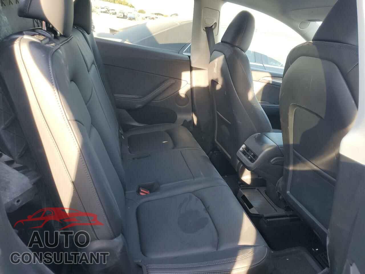 TESLA MODEL Y 2024 - 7SAYGAEE6RF020151