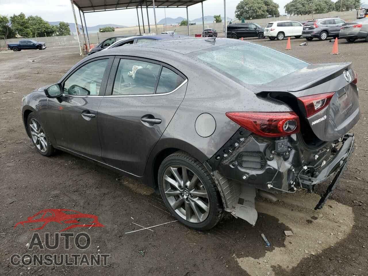 MAZDA 3 2018 - 3MZBN1W38JM183936