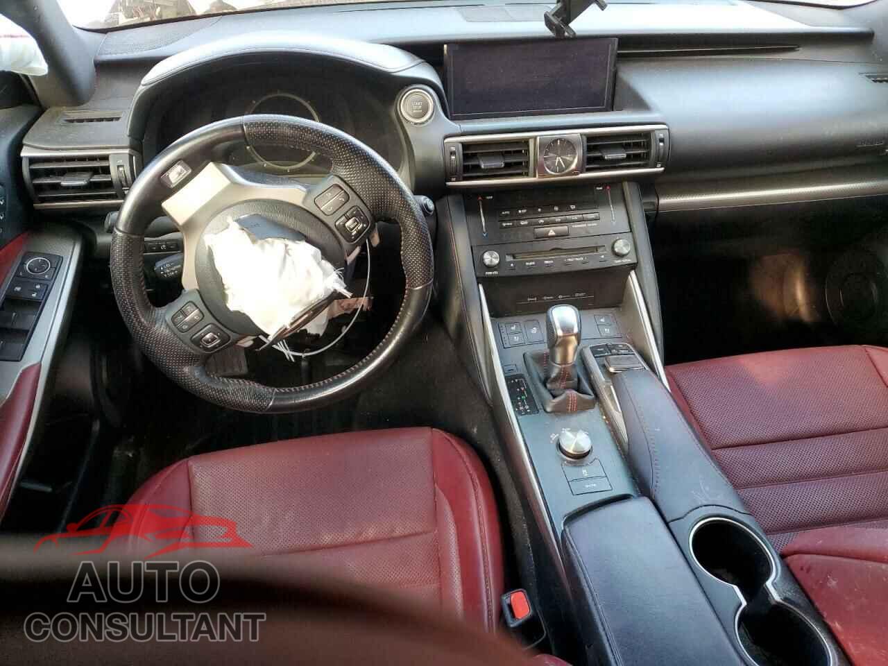 LEXUS IS 2018 - JTHC81D23J5031270