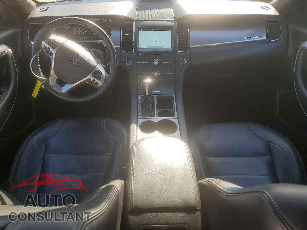 FORD TAURUS 2018 - 1FAHP2E83JG113545