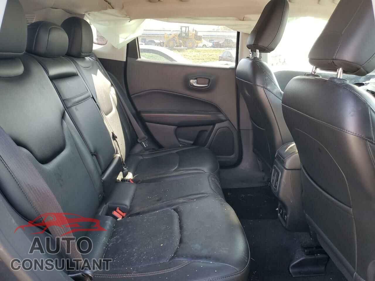 JEEP COMPASS 2018 - 3C4NJDCB2JT360141