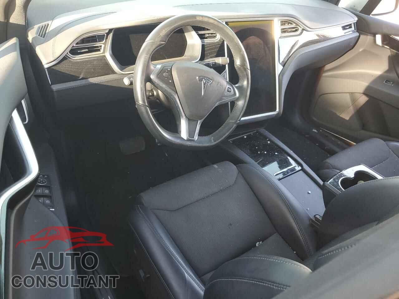 TESLA MODEL X 2018 - 5YJXCAE25JF088911
