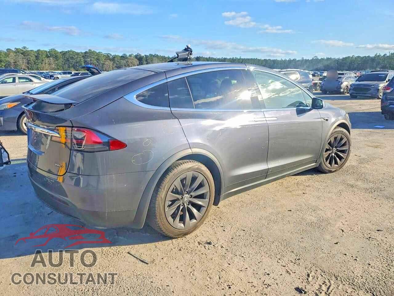 TESLA MODEL X 2018 - 5YJXCBE24JF139353
