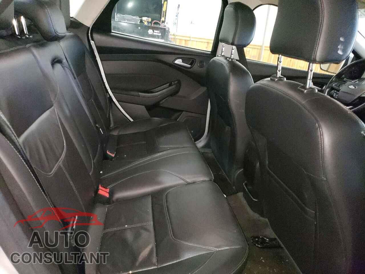 FORD FOCUS 2017 - 1FADP3J27HL215521