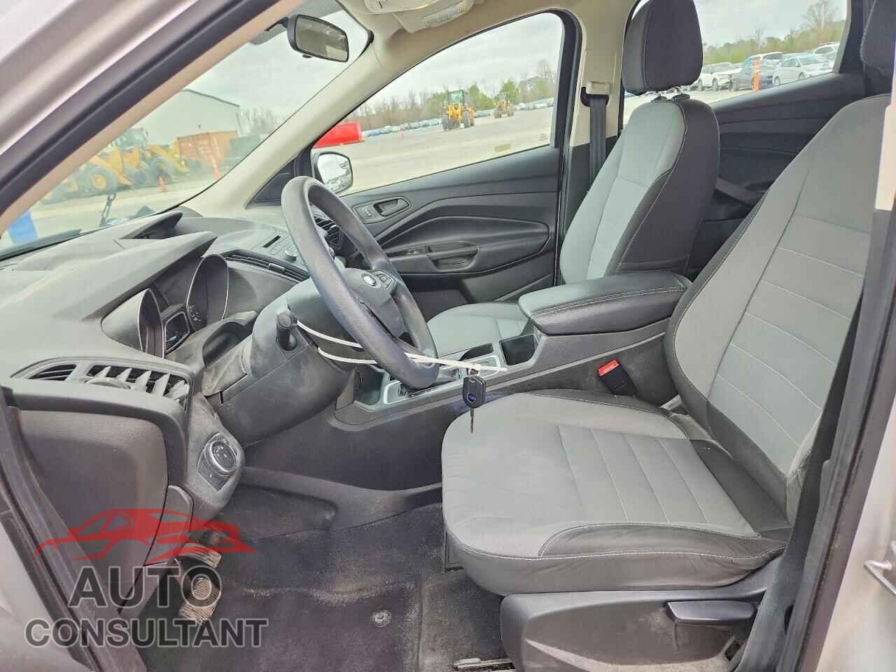 FORD ESCAPE 2017 - 1FMCU0F70HUC84123