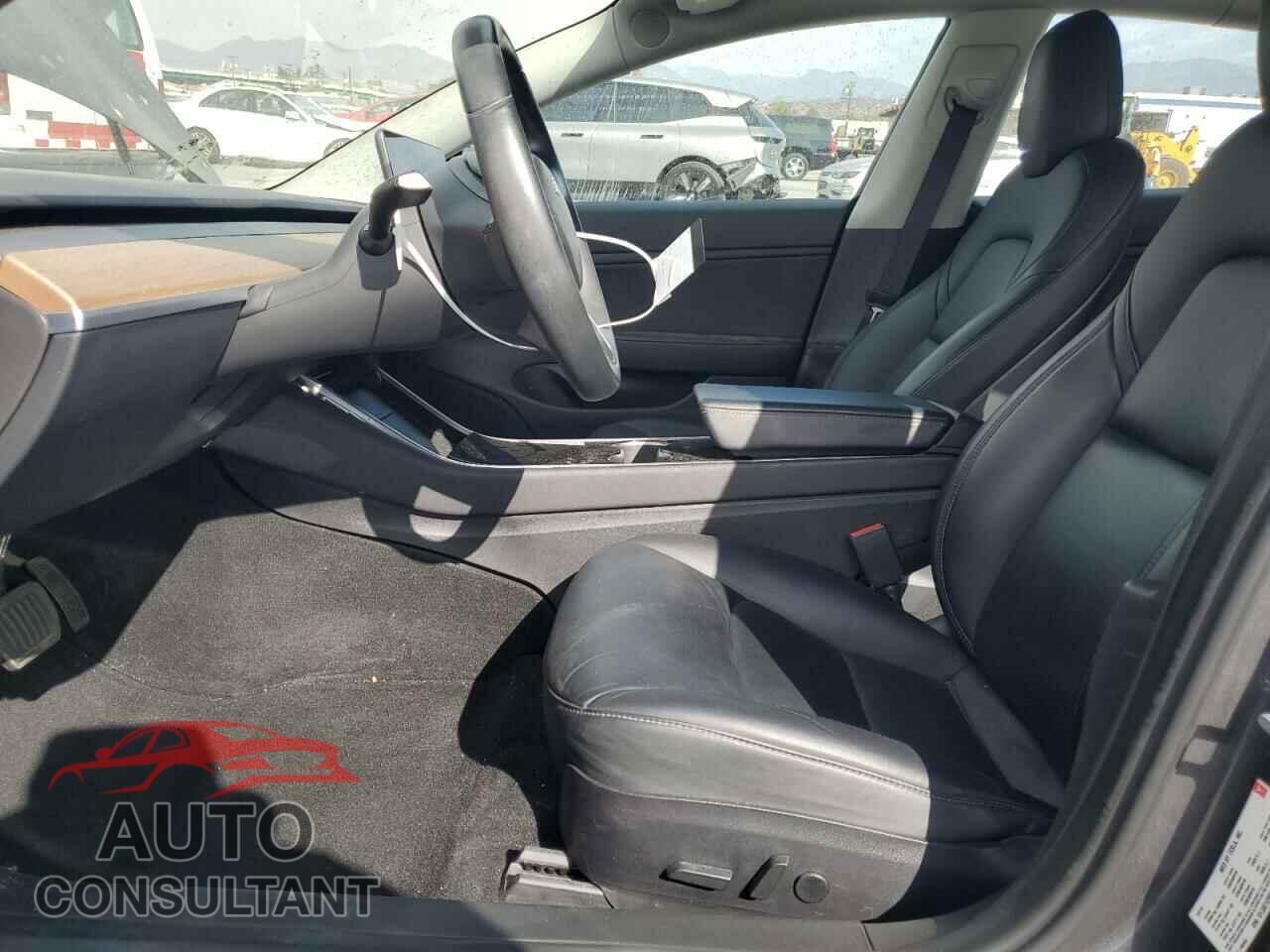 TESLA MODEL 3 2018 - 5YJ3E1EB8JF185190