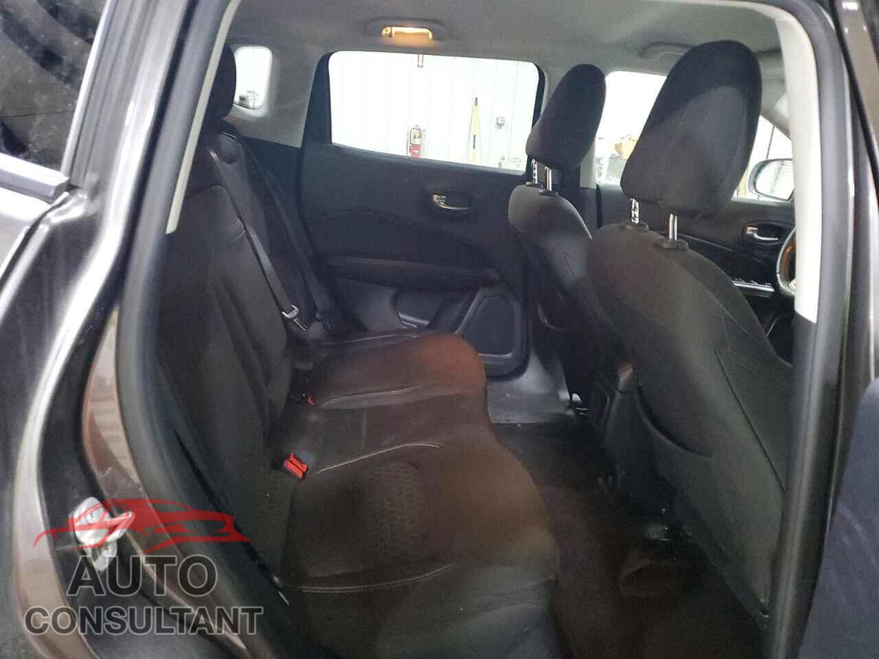 JEEP COMPASS 2018 - 3C4NJDAB5JT192028