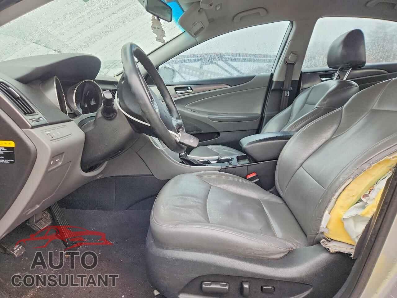 HYUNDAI SONATA 2011 - KMHEC4A40BA005553