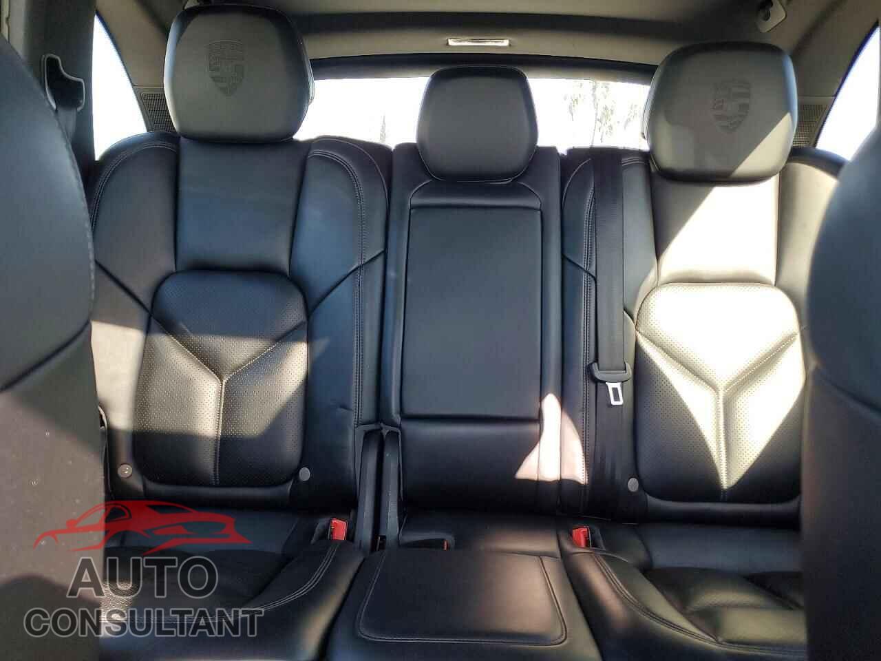 PORSCHE CAYENNE 2017 - WP1AA2A21HKA80985