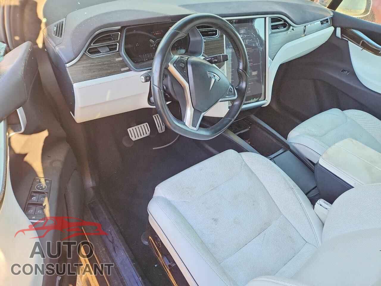 TESLA MODEL X 2016 - 5YJXCAE41GF000835