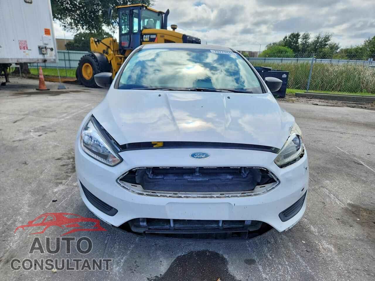 FORD FOCUS 2015 - 1FADP3E23FL322072