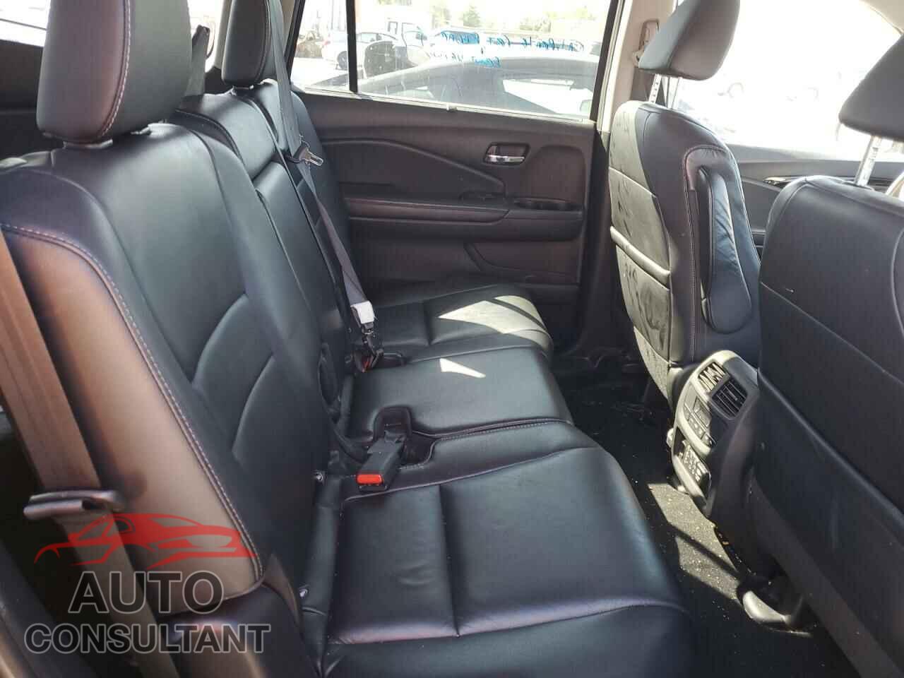 HONDA PILOT 2017 - 5FNYF6H96HB086645