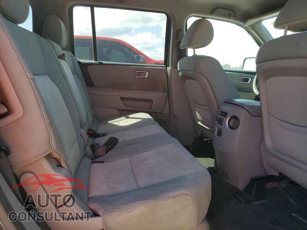 HONDA PILOT 2015 - 5FNYF3H25FB008176