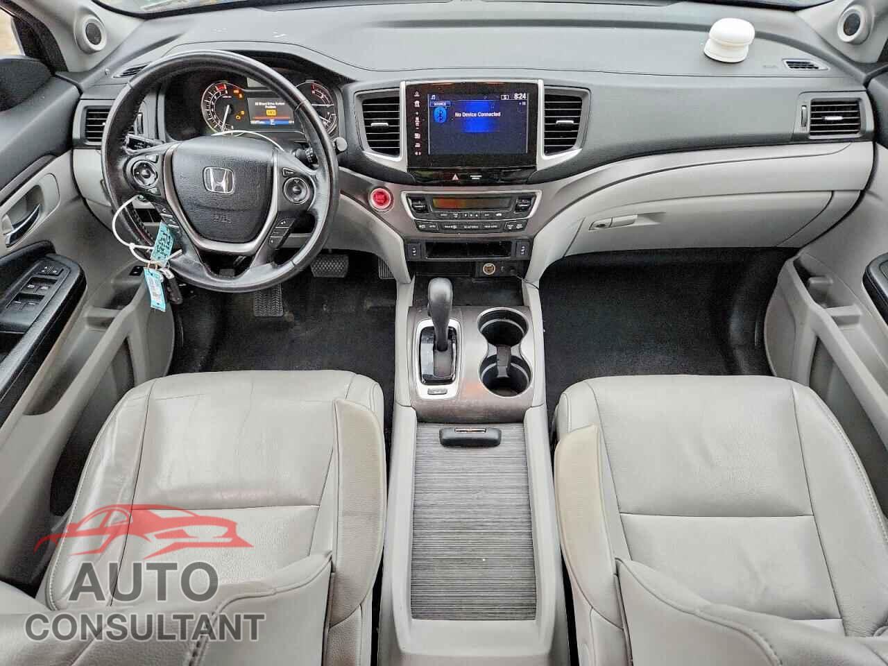 HONDA PILOT 2017 - 5FNYF6H52HB025578