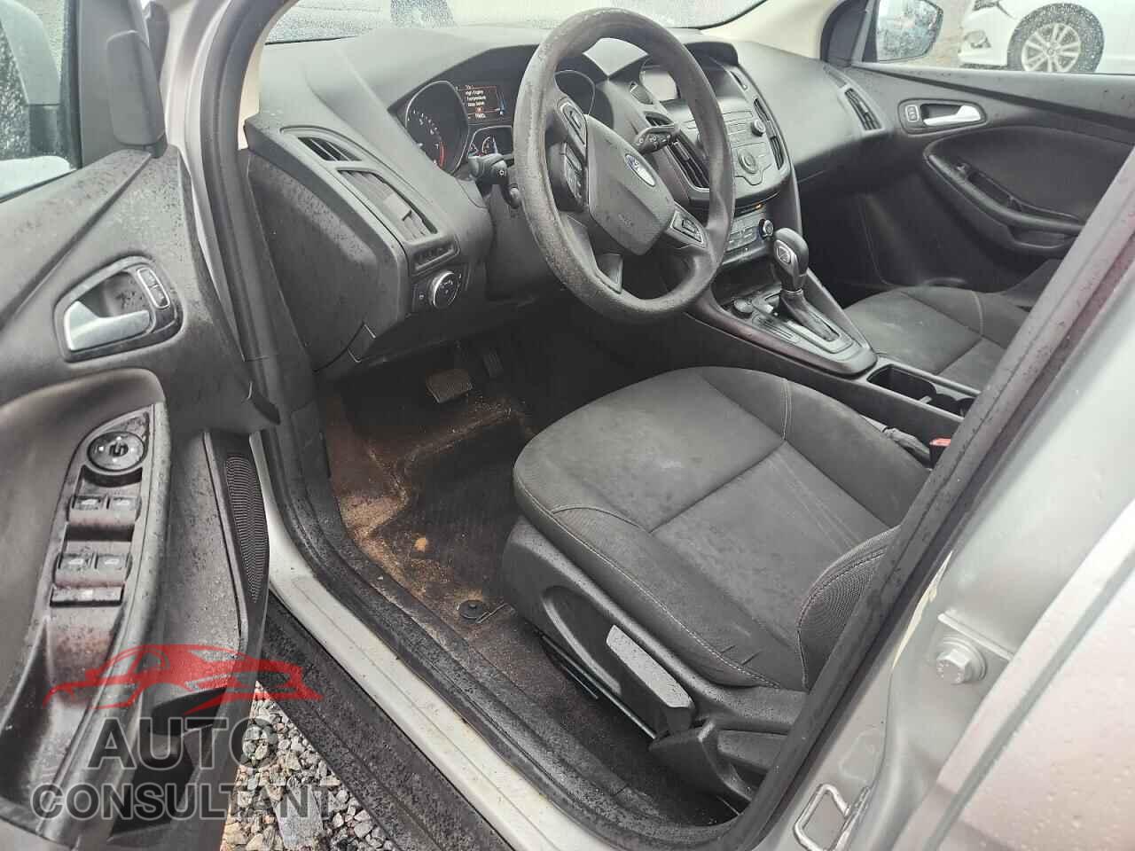 FORD FOCUS 2018 - 1FADP3F2XJL324439