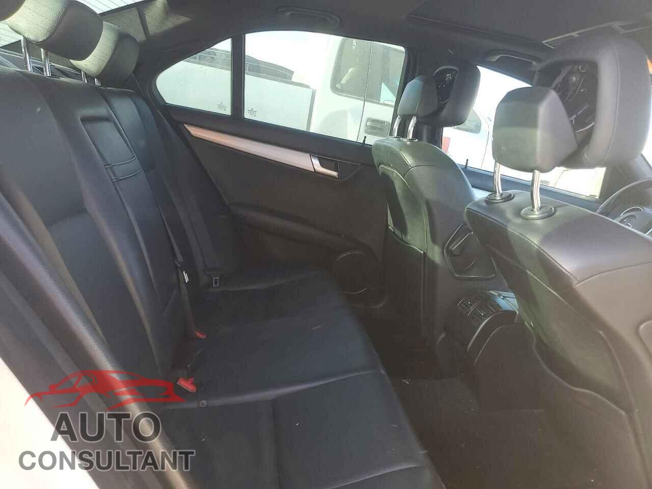 MERCEDES-BENZ C-CLASS 2012 - WDDGF4HB2CA641097