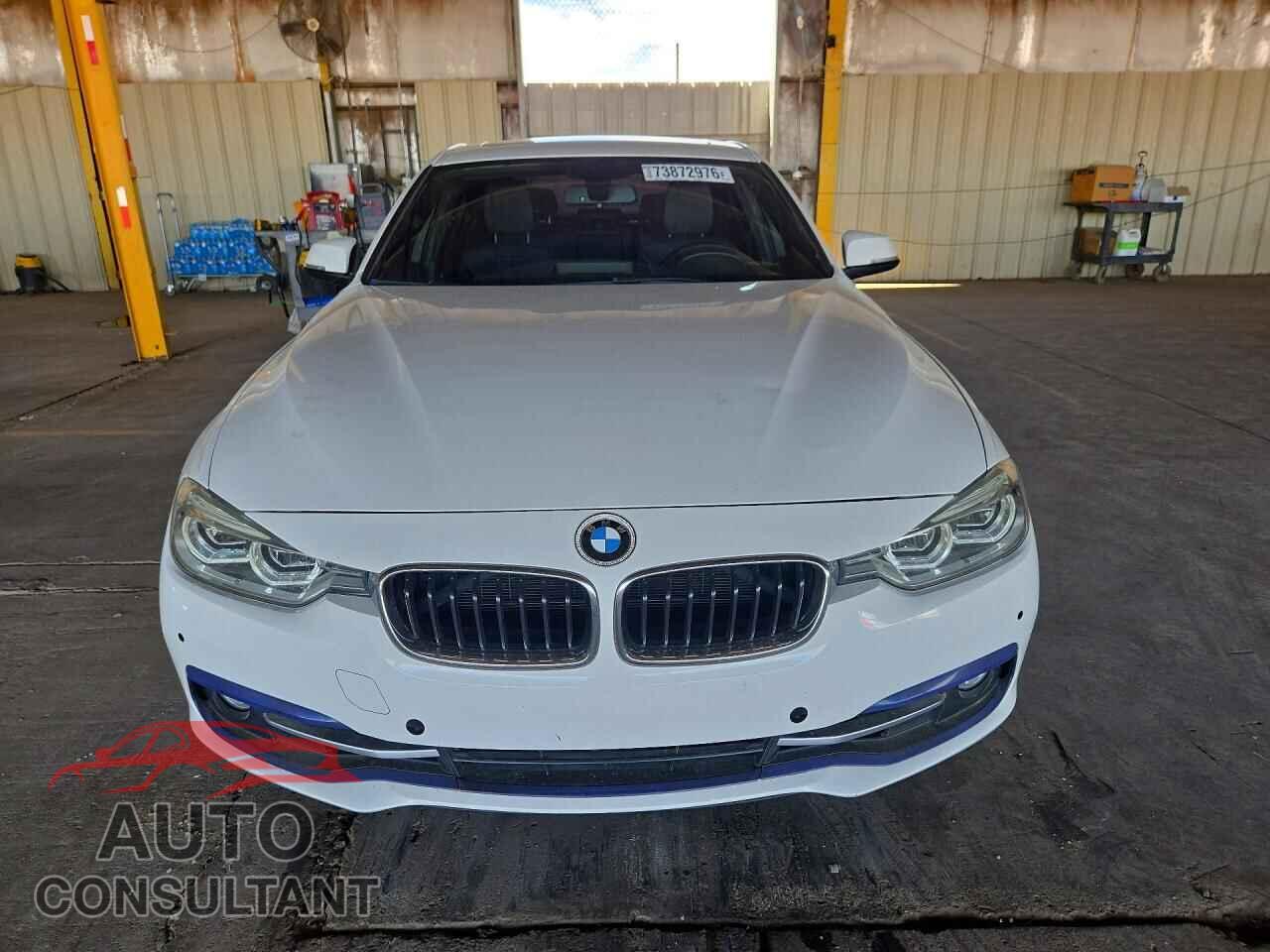 BMW 3 SERIES 2018 - WBA8B9C52JEE80880