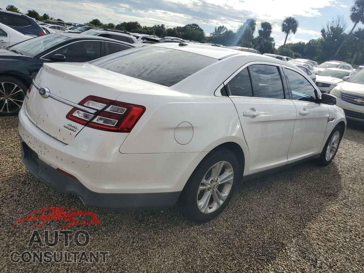 FORD TAURUS 2017 - 1FAHP2E82HG136986