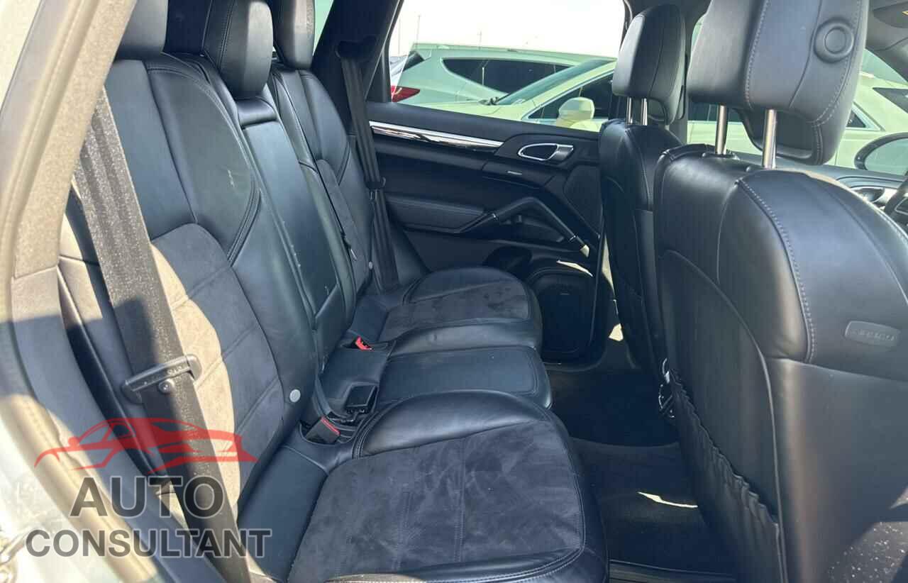 PORSCHE CAYENNE 2017 - WP1AA2A22HKA86696