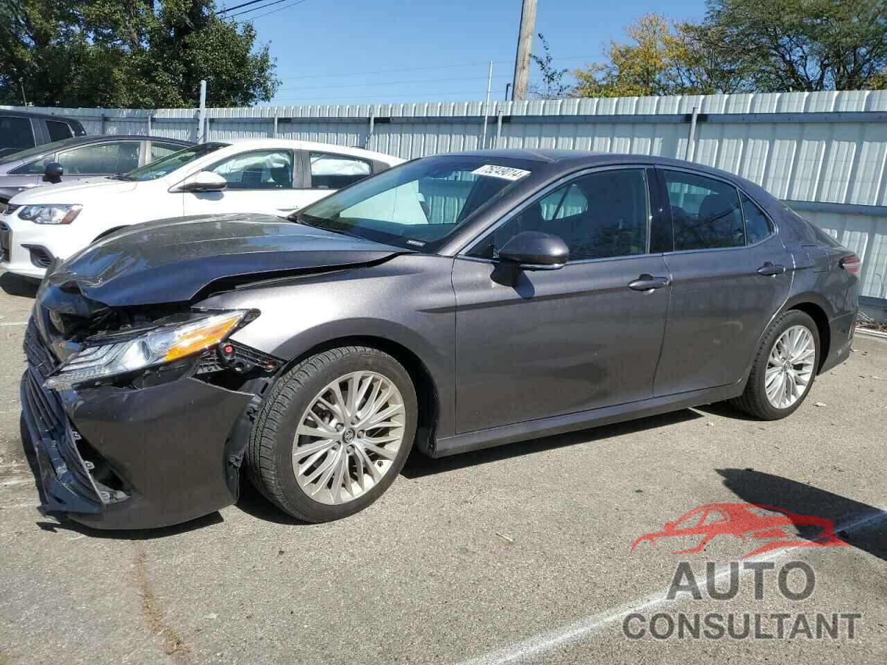 TOYOTA CAMRY 2018 - 4T1B11HK2JU019110