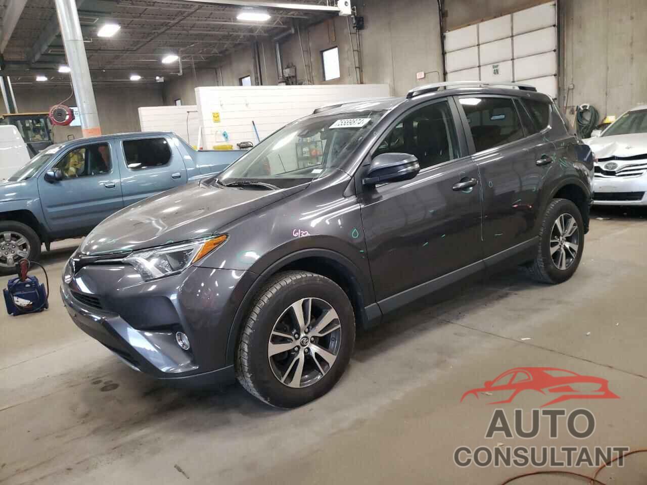 TOYOTA RAV4 2017 - JTMRFREV7HJ700134