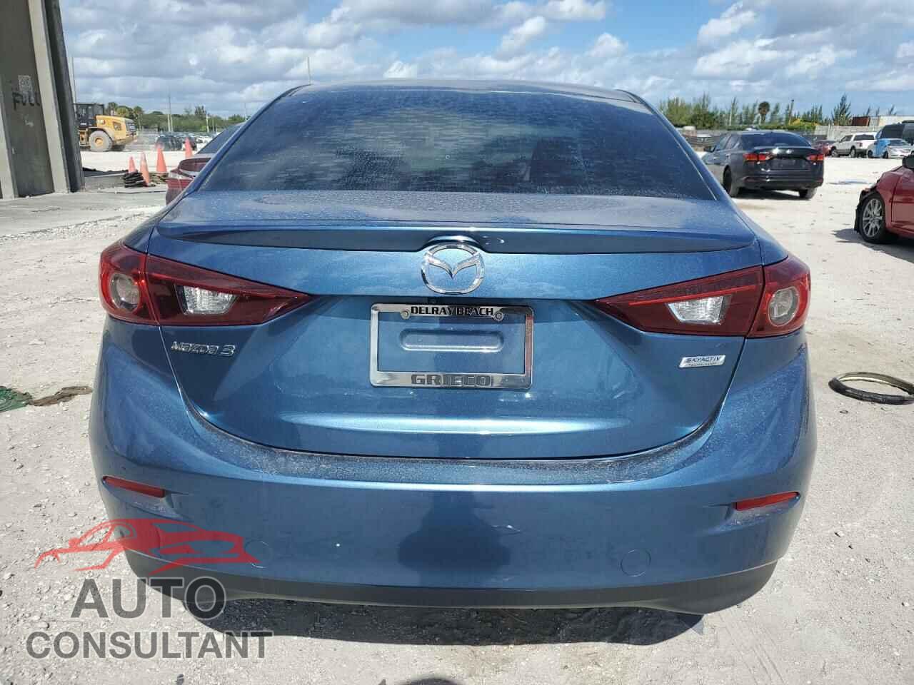 MAZDA 3 2018 - 3MZBN1V34JM207697
