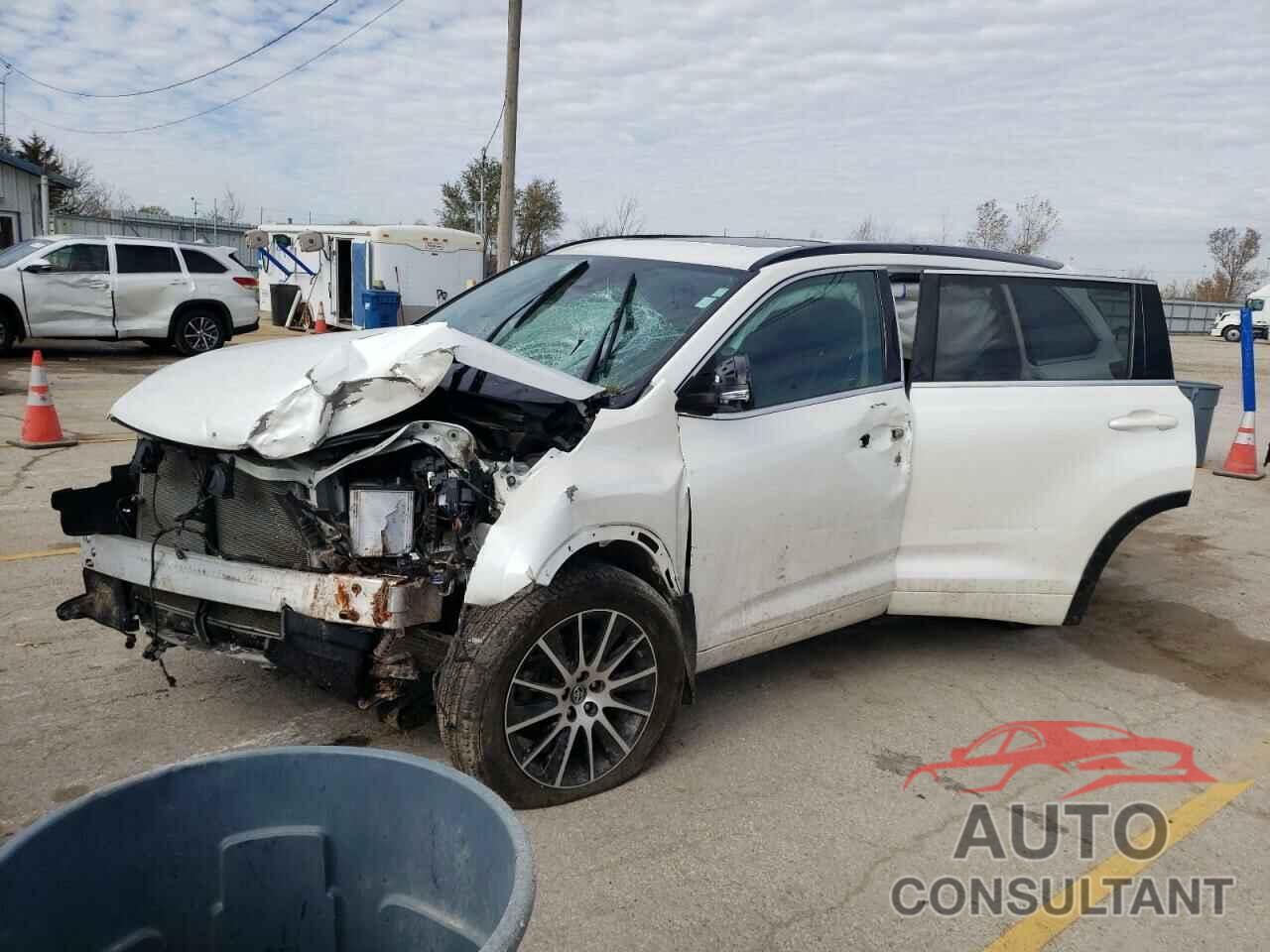 TOYOTA HIGHLANDER 2018 - 5TDJZRFH2JS817562