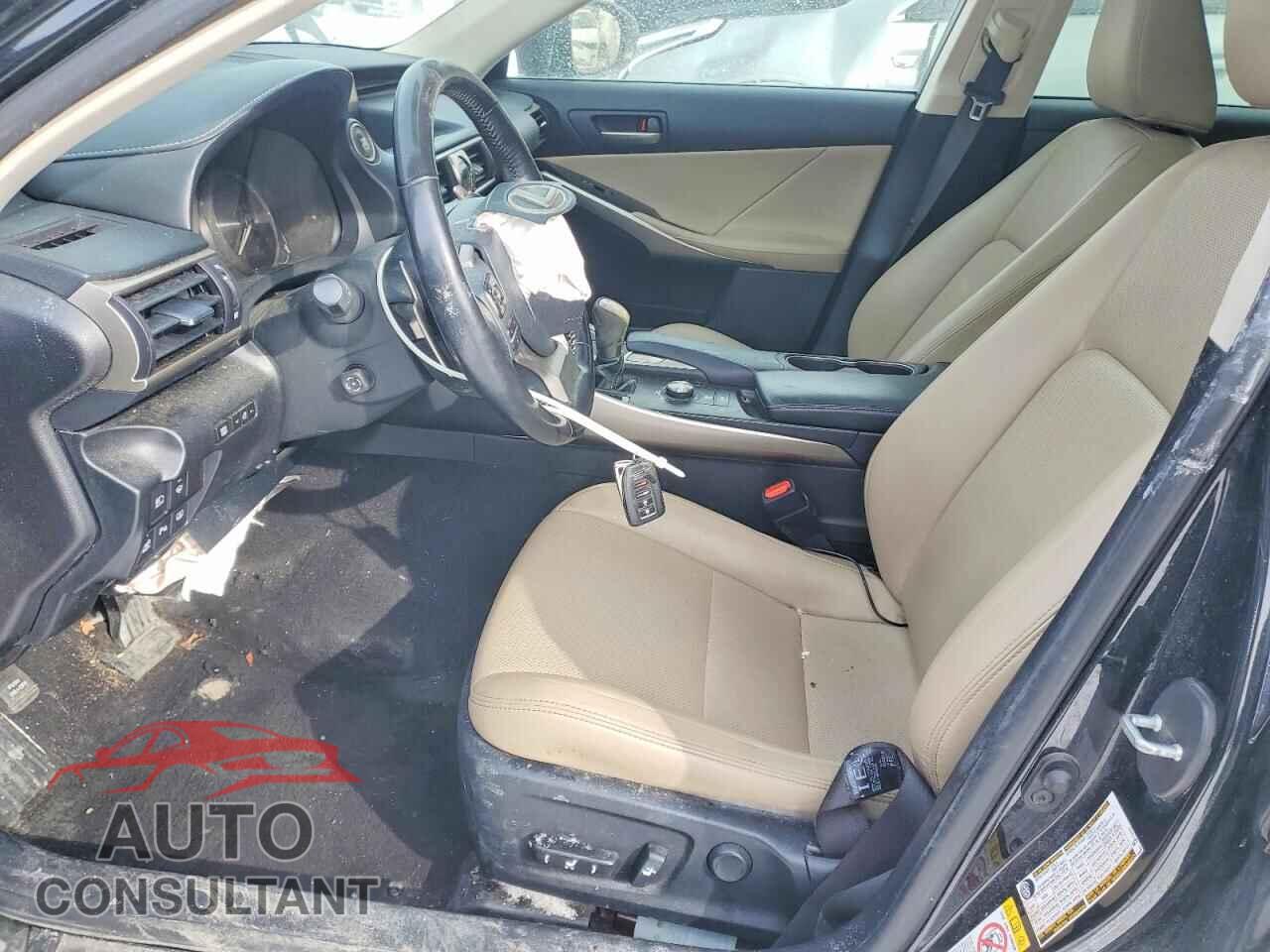 LEXUS IS 2018 - JTHC81D28J5026386