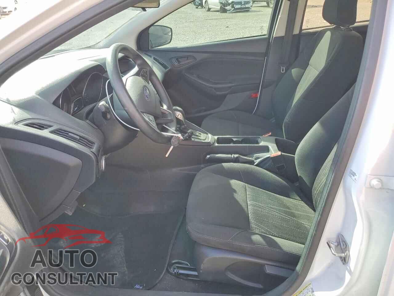 FORD FOCUS 2018 - 1FADP3E21JL211657