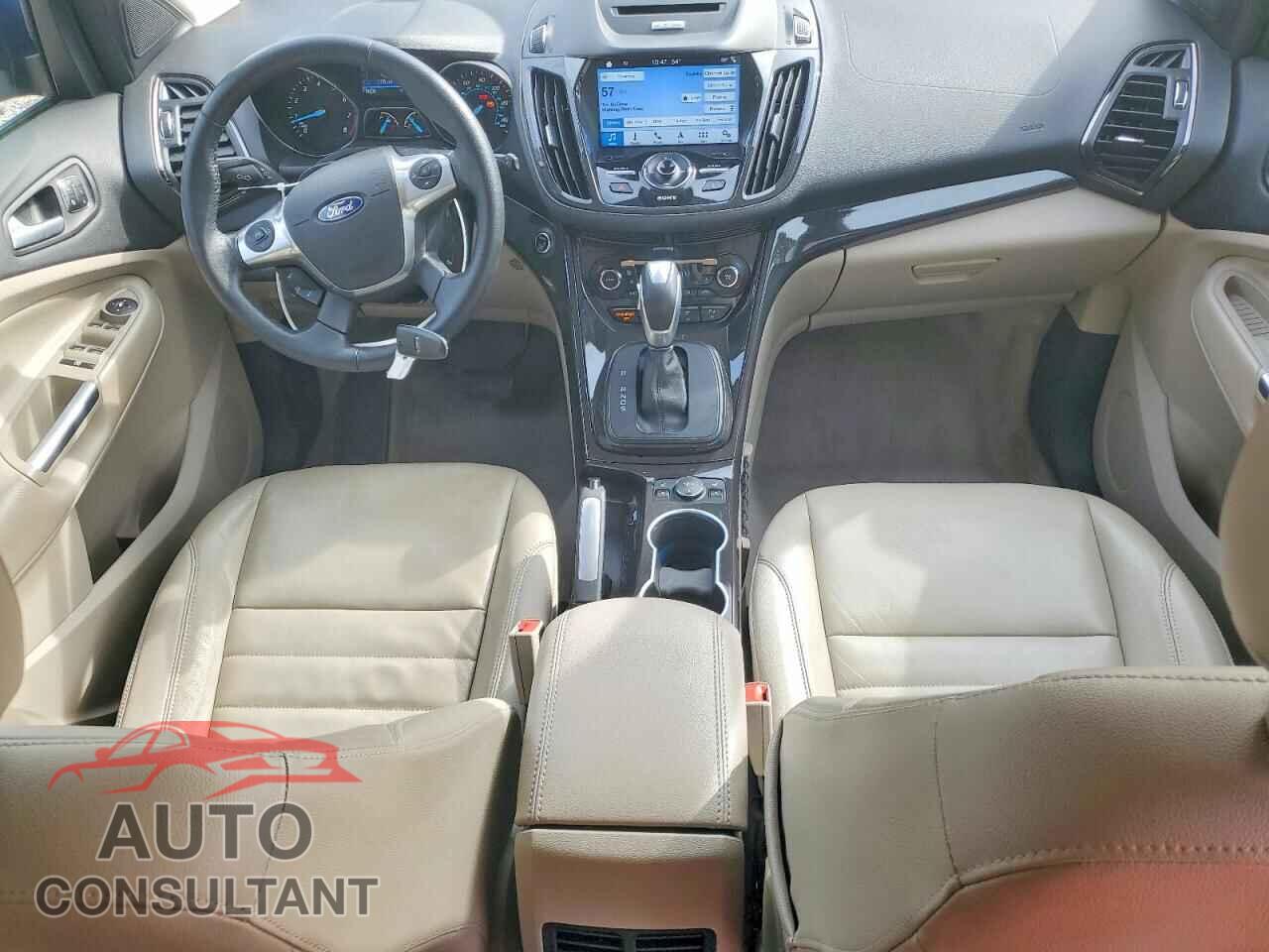 FORD ESCAPE 2016 - 1FMCU0J95GUB19563